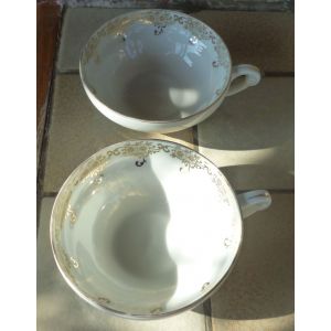 2 Tasses Porcelaine Blanche Et Liser&eacute;s Or - Limoges France, Mod&egrave;le Rocal - Diam&egrave;tre 10,5cm Env - Occasion