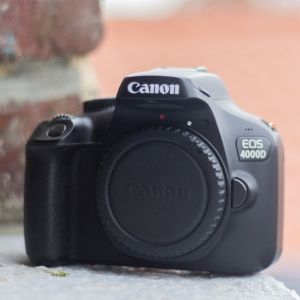 Canon EOS 4000d + 18-55 f4.5-5.6 - Occasion