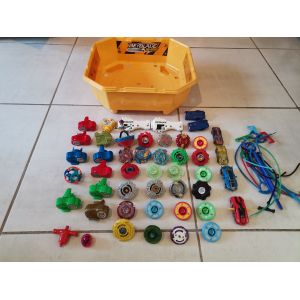 Lot toupies Beyblade + ar&egrave;ne - Occasion