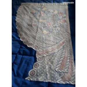 Paire De Vitrage Droit &Agrave; Effet Rideau Bonne Femme Pr&eacute;form&eacute; En Vis &Agrave; Vis - Maille Dentelle Blanche D&eacute;cor Oiseaux Et Fleurs Color&eacute;s - Oeillets Passe-Tringle - Bas Droits- 60cmx1m00 Environ - Occasion