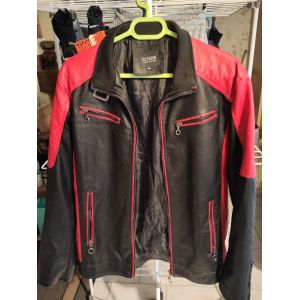 En Rouge Et Noir Blouson, Blazer Imitation Cuir Sk&iuml;e Simili-Cuir D&eacute;braill&eacute; Xl Qui Correspond &Agrave; Une Taille R&eacute;elle S Ou Xs Plut&ocirc;t F&eacute;minin Raffin&eacute; Belle Imitation Cuir Lavable Eau Froide Poche Interieure - Occasion