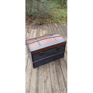 ancien coffre ou malle de voyage, en bois, restaur&eacute;, couvercle bomb&eacute; - Occasion