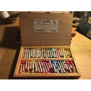 50 Pastels Secs De Marque Sennelier Dans Un Coffret Bois - Occasion