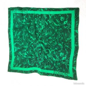 Foulard Carré Christian Dior Vert Parfum Poison 35 Cm X 35 Cm Femme Pochette Vêtement Veste Manteau - Tres Bon Etat - Envoi Très Rapide Et Soigne. - Occasion