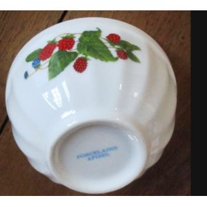 Bol En Porcelaine Épaisse Décorée D'une Frise De Fruits Avec Son Feuillage - Diamètre 11.5cm - Hauteur 7.5cm - Avec Mention Porcelaine Afibel Au-Dessous - Occasion