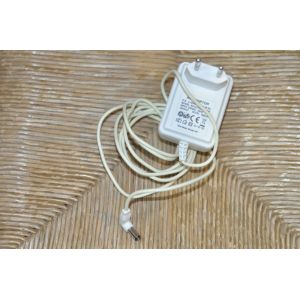 adaptateur blanc AC P/N :2-ADAP-12-6VA-W-EU ; input 230VAC 50 Hz 15W ; output DC12V 500mA - Occasion