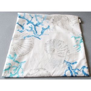 Housse De Coussin Apelt - 100%Coton - 50x50cm - Motif Corail Et Coquillages - Coloris Blanc/Bleu/Gris - Lavable - Fermeture Éclair Sur Un Côté - Non Utilisée Et Vendue Vide - Occasion