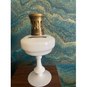 Lampe Berger en opaline blanche &ndash; mod&egrave;le vintage ann&eacute;es 60&ndash;70 - Occasion