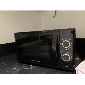 Micro onde gril multifonctions Moulinex MO20M GBL. Achet&eacute; d&eacute;but 2025. Tr&egrave;s peu servi. &Agrave; retirer. - Occasion