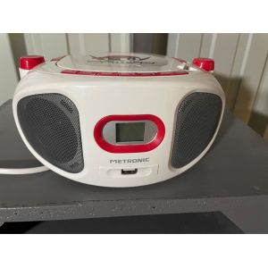 Lecteur radio,CD , USB portable modèle pirate - Occasion