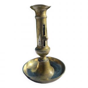 Bougeoir ancien en cuivre avec poussoir dore - Occasion