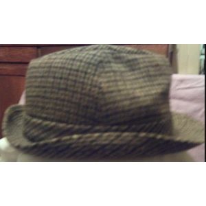 Chapeau D' Hiver - " Crambes " - T 54 - Occasion