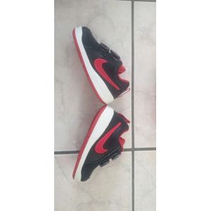 Basket Nike À Scratch Bébé Taille 21 Noir Et Rouge - Occasion