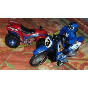 Moto Cross + Quad Spider-Man - Rouge + 1 Bleu - Longueur 22 Et 17 Cm - Occasion