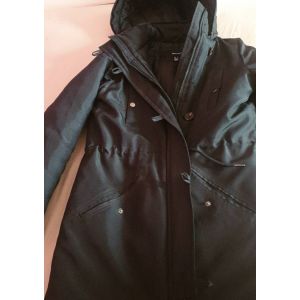 Manteau Long Vero Moda Asos.Taille S Et Noir.Avec Fermeture &Eacute;clair, Gros Boutons.Dispos&eacute; De 2 Grandes Poches De Chaque C&ocirc;t&eacute; Et 2 Poche En Haut Ext&eacute;rieur.La Fourrure.La Taille Un Cordon Pour Resserrer. - Occasion