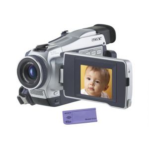 Sony Handycam DCR-TRV18 - Cam&eacute;scope - 800 KP - 10x zoom optique - Carl Zeiss - Mini DV - argent - Occasion