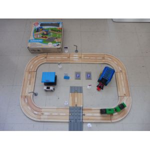 Autoroute Pour Le Plaisir Des Petits Automobilistes - Routes En Bois Massif, Bus À Pile Avec Fonction Marche Avant Et Marche Arrière Et Cabine Conducteur - Playtive Junior - Occasion