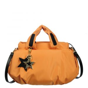 <p>Sac Joy Rider en toile polyester brillante façon satin See by Chloé orné d'un grigri de sac en étoile. <br />Vous pourrez le porter à la main par ses double anses mais aussi à l'épaule avec sa bandoulière amovible. <br />L'intérieur est doublé, compte