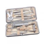 FRCOLOR Kit Manucure 19 Pi&egrave;ces Coupe-ongles En Acier Inoxydable Multifonction, Lime &agrave; Ongles, Pince &agrave; &Eacute;piler Sourcils, Cure-oreille, Portable Pour Soins Des Ongles Homme Femme &Eacute;tui Cuir (Laners, neuf)