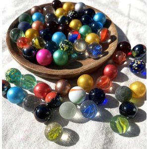 FAIRY TAIL & GLITZER FEE Lot de 60 billes en verre 16 mm &ndash; Grand m&eacute;lange de couleurs &ndash; Boules color&eacute;es en verre pour jouer, bricoler, d&eacute;corer &ndash; Jeu de billes d&eacute;coratives &ndash; Boules d&eacute;coratives pour (MRZ-mach-es-speziell, neuf)