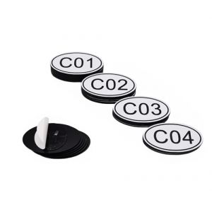 NanTun Lot de 50 &eacute;tiquettes ovales blanches avec num&eacute;ros de table &ndash; 30 mm x 50 mm en plastique ABS avec chiffres grav&eacute;s &ndash; C01 &agrave; C50 (PlayCool, neuf)