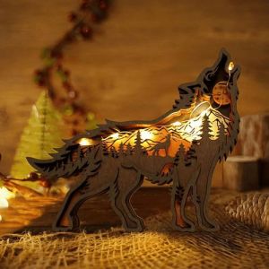 Drawelry 3D Animaux Sculpture en Bois Ornement avec LED Veilleuse, Wooden Artisanat Lumineux For&ecirc;t Loup Renard Ours Aigle Statue D&eacute;coration Cadeau pour Salon Chambre Bureau D&eacute;co (Loup) (Dr-Jewelry, neuf)