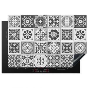 KitchenYeah© Protection Plaque Cuisson Deco Cuisine Cache Induction 78x52 cm Protège Pour Cuisiniere Protection Mosaïque - Noir - Blanc - Motif - Carrelage (KitchenYeah, neuf)