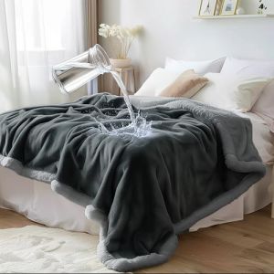 Bedding Aid Couverture imperm&eacute;able double face r&eacute;versible en polaire Sherpa confortable, sans d&eacute;sordre, anti-fuite, anti-taches et imperm&eacute;able, gris anthracite/gris argent&eacute;, 165,1 x 228,6 cm (Genuine Jade, neuf)