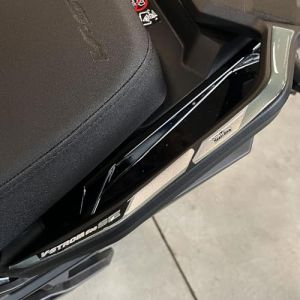 Resin Bike Autocollant Moto Compatibles avec Suzuki V-Strom 800 SE 2023-2024. Protections Poignées Arrière Passager Contre Les Chocs et Les Éraflures. Autocollant 3D Résinés Made in Italy (ResinBike, neuf)