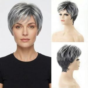 AIYLMZ Perruques de Cheveux Boucl&eacute;s Gris pour Femme Noire Cheveux Courts en Argent Cr&eacute;pus 100% Fibre R&eacute;sistante &agrave; la Chaleur Perruque Synth&eacute;tique 11" 130G (Gris argent) (luotianmeiyijiabaihuodian, neuf)