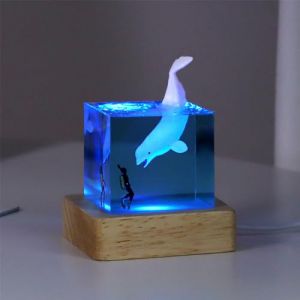 FIYSON Veilleuse requin en résine époxy - Ornements cubes de l'océan - Lampe de nuit avec bosse - Lampe de plongée avec base en bois - Veilleuse de nuit micropaysage océan baleine - Pour la décoration (ZPKJ., neuf)