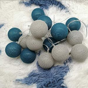 6cm Boule Coton Guirlande Lumineuse, DOTBUY LED Guirlande Lumineuse à Piles, Decoration Noël, Enfant, Festival, Chambre Mariage Décorations Style Nordique (Bleu-Gris,1.8M/10LED) (DOTDOT SHOP, neuf)