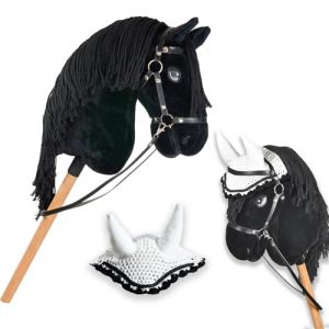 Hobby Horse A3 Frison Noir Ensemble Complet avec Filet, rênes, Mors et Bonnet Blanc. Cheval bâton Noir Frison (Hobby Horse Land, neuf)