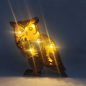Drawelry 3D Animaux Sculpture en Bois Ornement avec LED Veilleuse, Wooden Artisanat Lumineux For&ecirc;t Loup Renard Ours Aigle Statue D&eacute;coration Cadeau pour Salon Chambre Bureau D&eacute;co (Hibou) (Dr-Jewelry, neuf)