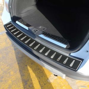 Protection Seuil de Pare-Chocs arrière - Compatible avec Ford Kuga 2013-2019 - Couverture de Seuil de Coffre - Bande Seuil de Chargement - Style élégant - en Fibre de Carbone Chromé (omacfrance, neuf)