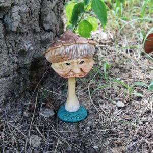 Jardin D&eacute;coration Terrasse Statue Vielle Femme Champignon R&eacute;sine Ext&eacute;rieur Int&eacute;rieur Statue De Vielle Femme Champignon En R&eacute;sine Parfaite Pour La D&eacute;coration Ext&eacute;rieur De Terrasse Et Int&eacute;rieure (Qinch, neuf)