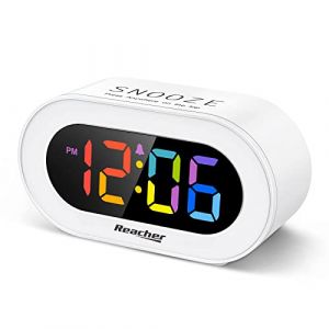 REACHER Petit réveil numérique à LED coloré avec Snooze, Facile à Utiliser, variateur de luminosité, Volume de réveil réglable, Horloge compacte pour Chambre à Coucher, Table de Chevet, alimenté par (LeiQi Electronics, neuf)
