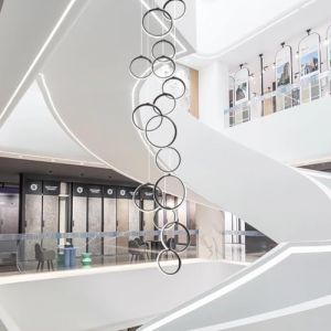 Stesulfr Lustre LED moderne grand lustre de hall d'entr&eacute;e 15 anneaux anneau en aluminium intensit&eacute; variable haut plafond avec t&eacute;l&eacute;commande hauteur r&eacute;glable luminaire suspendu pour escalier salon Suspe (♚Stesulfr-FR, neuf)