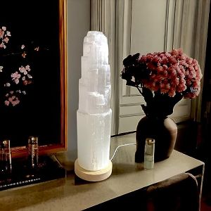 4All Lampe LED USB en cristal de sélénite faite à la main - Énergie spirituelle et guérison - Décoration d'intérieur - Base en bois minéral - 20 cm (Vertex 96, neuf)