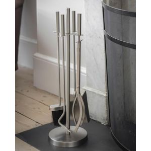 CKB LTD Ensemble d'outils de chemin&eacute;e &ndash; 4 pi&egrave;ces de couleur argent&eacute;e pour chemin&eacute;e avec brosse, pelle, tisonnier et pince &ndash; Accessoires de chemin&eacute;e en acier avec rev&ecirc;tement en poudre (argent&eacute;) (CKB_LTD, neuf)