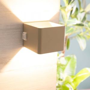 Lightbox LED lampe murale d'ext&eacute;rieur | 10 x 10 x 8 cm | lampe murale d'ext&eacute;rieur rechargeable & mobile avec aimant & USB & d&eacute;tecteur de mouvement & interrupteur &agrave; bascule & couleur de lumi&egrave;re blanc (Lightbox-Shop, neuf)