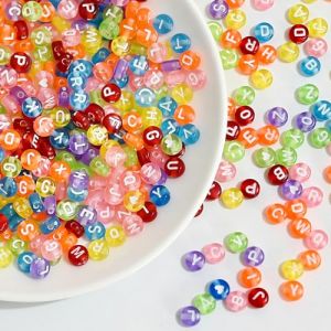 Iudsu 1000 pi&egrave;ces de perles lettres en acrylique pour la fabrication de bracelets, perles rondes color&eacute;es de l'alphabet de A &agrave; Z de 7 mm avec un rouleau de cordon en nylon invisible (600 cm) (NO.1-XYF, neuf)
