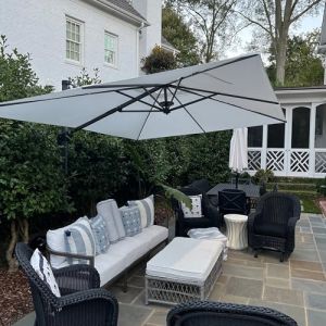 PURPLE LEAF Parasol D&eacute;port&eacute; 2,5 x 2,5 m avec Pied de croix, Parasol de Jardin Ext&eacute;rieur Protection Solaire UPF 50+, 8 Baleines en Aluminium, Conception Manivelle, Inclinable et Rotative, Blanc (PurpleLeafGarden, neuf)