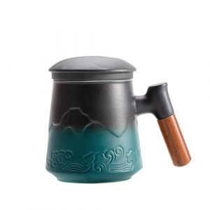 ZENS Tasse à Thé avec Infuseur et Couvercle (500 ML),Tasse en Céramique Gaufrée pour Thé en Feuilles avec Filtre Fin – Vert Foncé avec Poignée en Bois, Diffuseur pour Thé Chaud (ZENS LIFESTYLE EU, neuf)