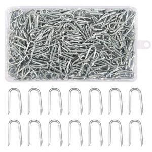 300 Pi&egrave;ces U Nails 24 mm Clous &agrave; Agrafes en U Galvanis&eacute;s avec Bo&icirc;te en Plastique Clous en U Crampillons pour Cloture Crampons en Acier Galvanis&eacute; pour Fixation de R&eacute;seaux Grillage Cl&ocirc;tures Tiss&eacute;es (zhonghongruixiang, neuf)