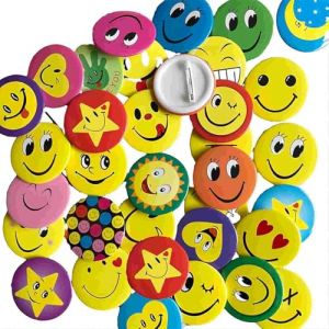Badge Rond 40 Pièces Badge Smile Pins Badges avec Épingle,Smile Badges Métal Ronds Souriants Badges Forfait Individuel Smile Épingles à Badge pour Décoration de vêtements Les Étudiants (ZHININGKJ, neuf)