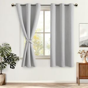 DWCN Lot de 2 Rideaux Occultants avec Embrasses Rideau Thermique Isolant Anti Froid &agrave; Oeillets, Rideau Opaque de Couleur Fonc&eacute;e, 117x137 CM (Largeur x Hauteur), Gris Argent (DWCN EU, neuf)