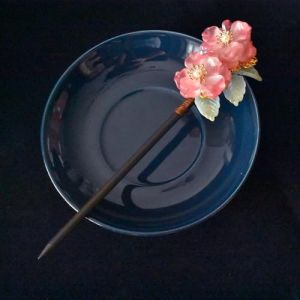 Épingle à cheveux en résine avec fleur de prune et feuilles, épingle à cheveux antique chinoise, coiffe classique, élément Han (fleur de pruneau) (baitianminggewg, neuf)