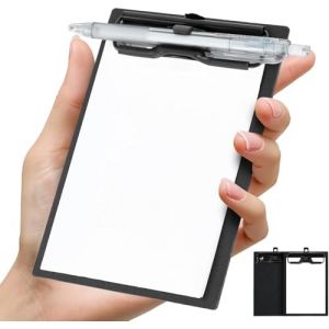 porte-bloc A6 avec clip métal et pochette plastique – 2 pièces noires et blanches – rangement documents format A6 – support mural inclus – pour bureau, école ou déplacements (HERBERT UND KLAUS GMBH, neuf)