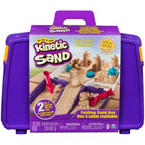 KINETIC SAND SABLE MAGIQUE - Mallette D'activit&eacute;s 907 G - Emporte Ton Sable &Agrave; Modeler Partout Avec La Malette Repliable & Sculpte Tes Cr&eacute;ations Comme De La P&acirc;te &Agrave; Modeler - Jouet Enfant 3 Ans Et + (nonsologiochiweb, neuf)